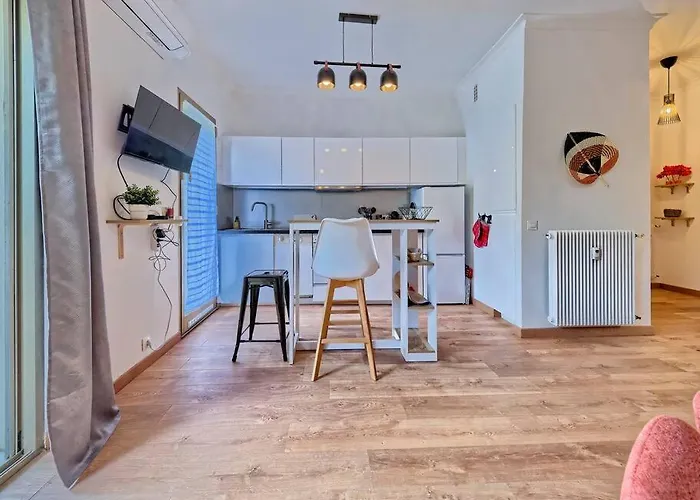 Lägenhet Cosy A 30 Metres De La Antibes